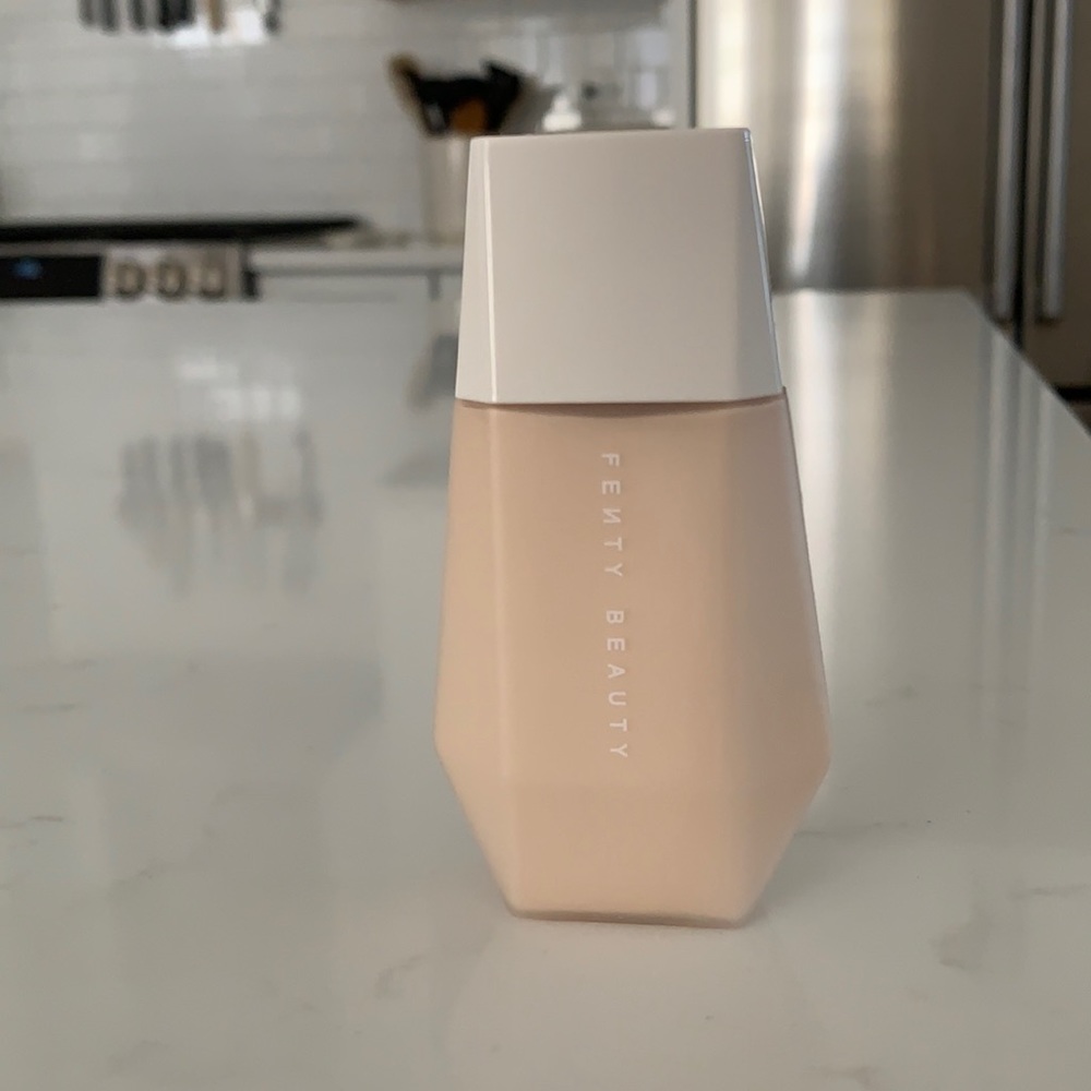 Fenty Beauty Eaze Drop Blurring Skin Tint